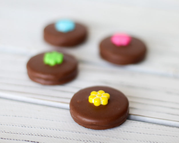 single flower oreo on a wood surface